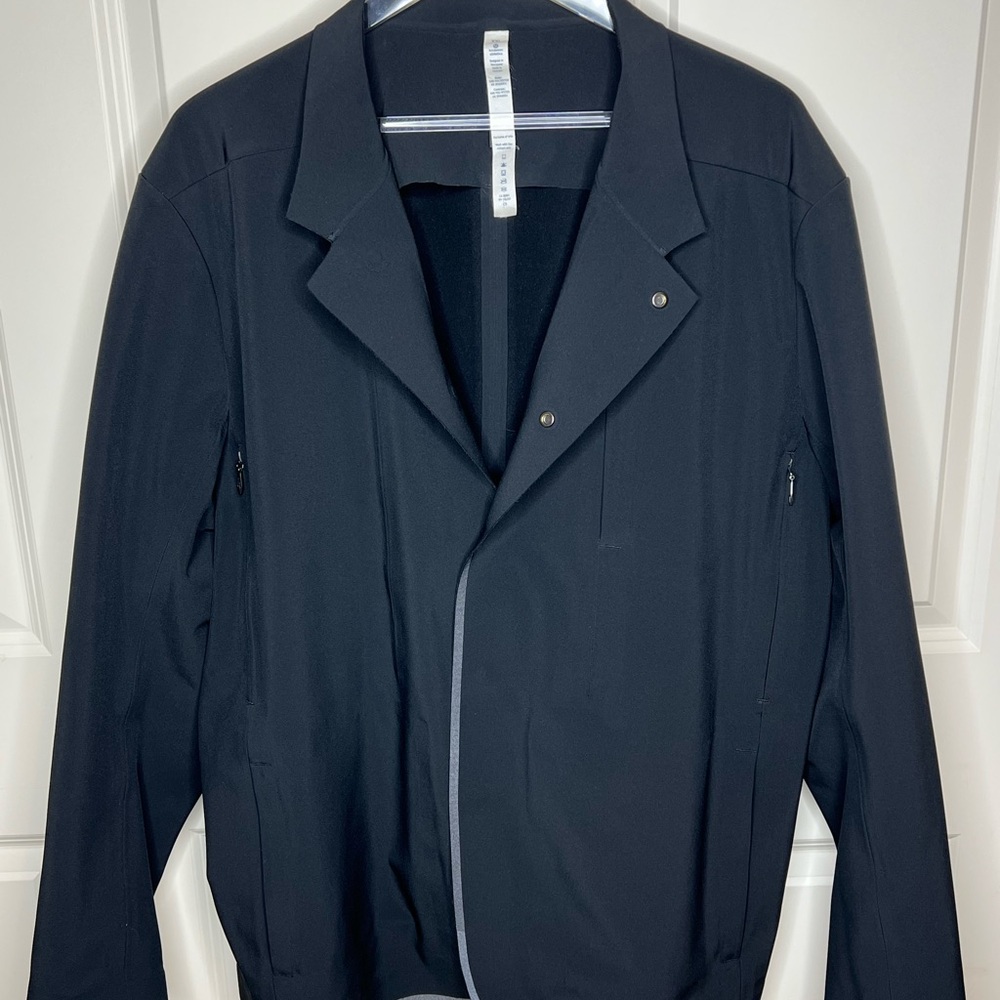 lululemon athletica Men's Black Tech Jacket - Picture 5 of 9